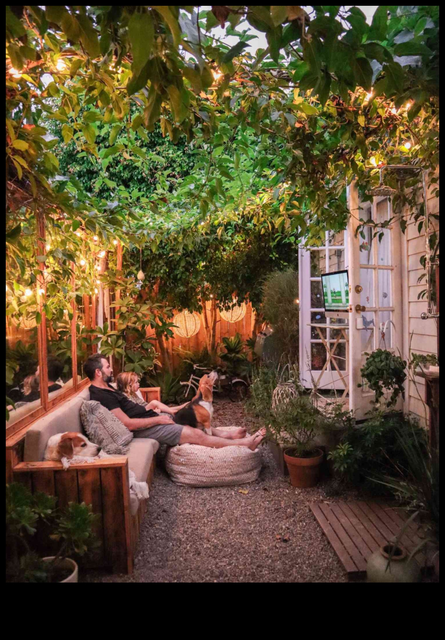 Garden Oasis: ارفع مساحتك بأثاث أنيق