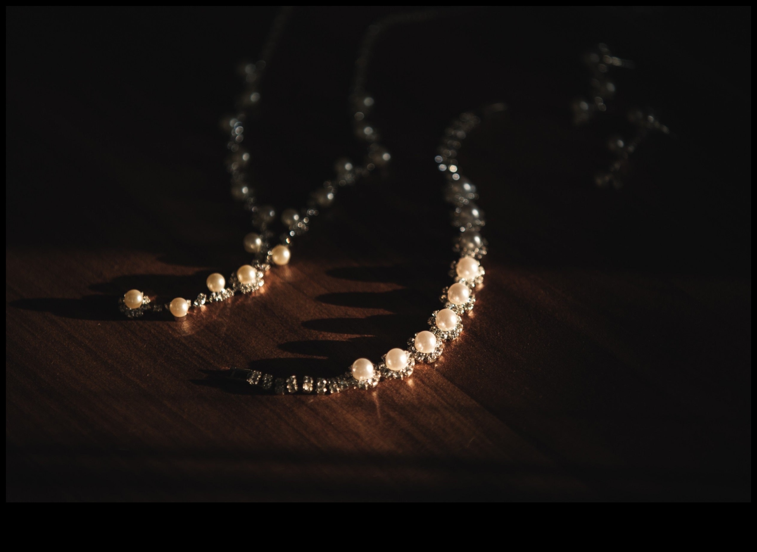 العمر الساحر: الجمال الدائم للمجوهرات العتيقة