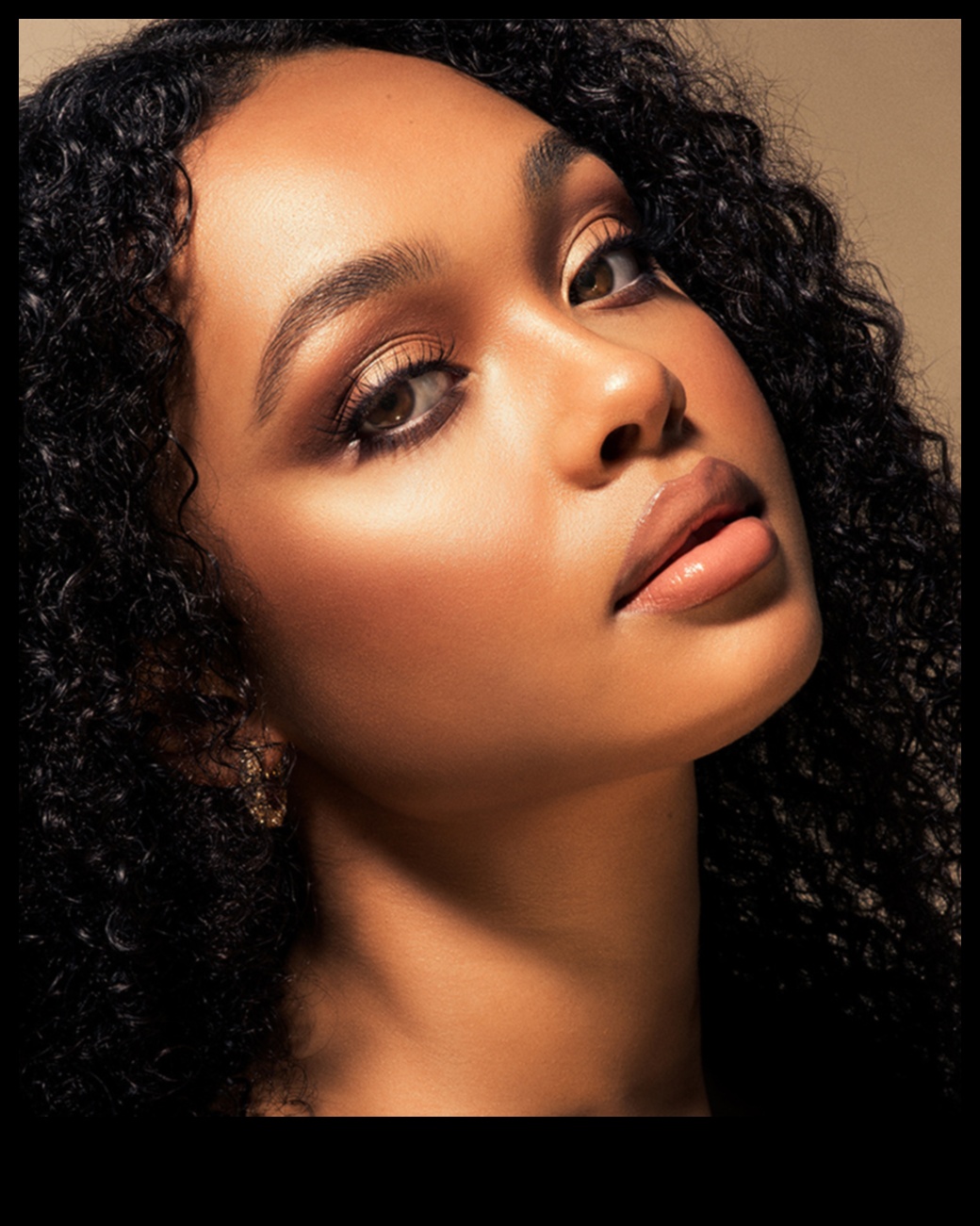 التوهج الذهبي: أضيء أسلوبك بالتألق